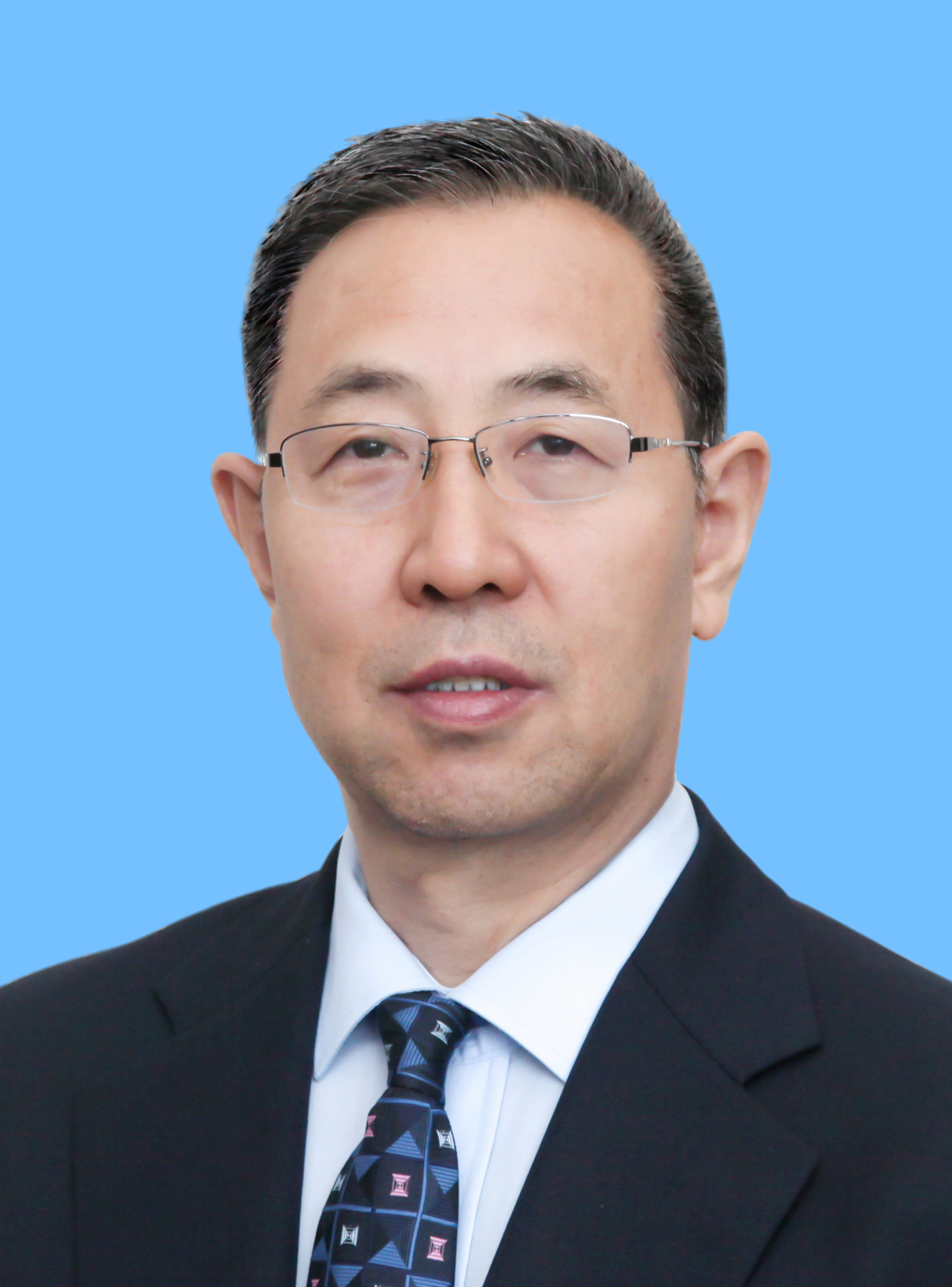 张来勇2吋蓝色背景照片.jpg