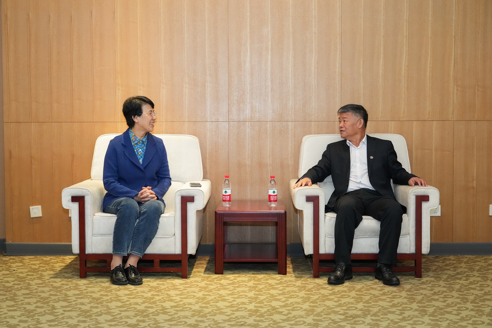 吴校长会见米总图.jpg
